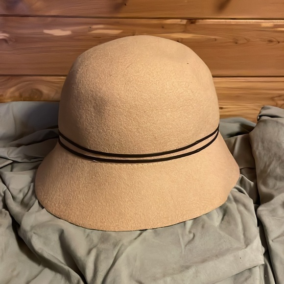 Vintage (20 years old) women’s wool banana republic hat. Made in Italy. S/M - Picture 4 of 7